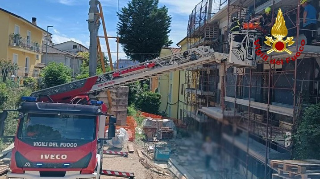 Corridonia - Malore in cantiere, operaio soccorso dai vigili del fuoco